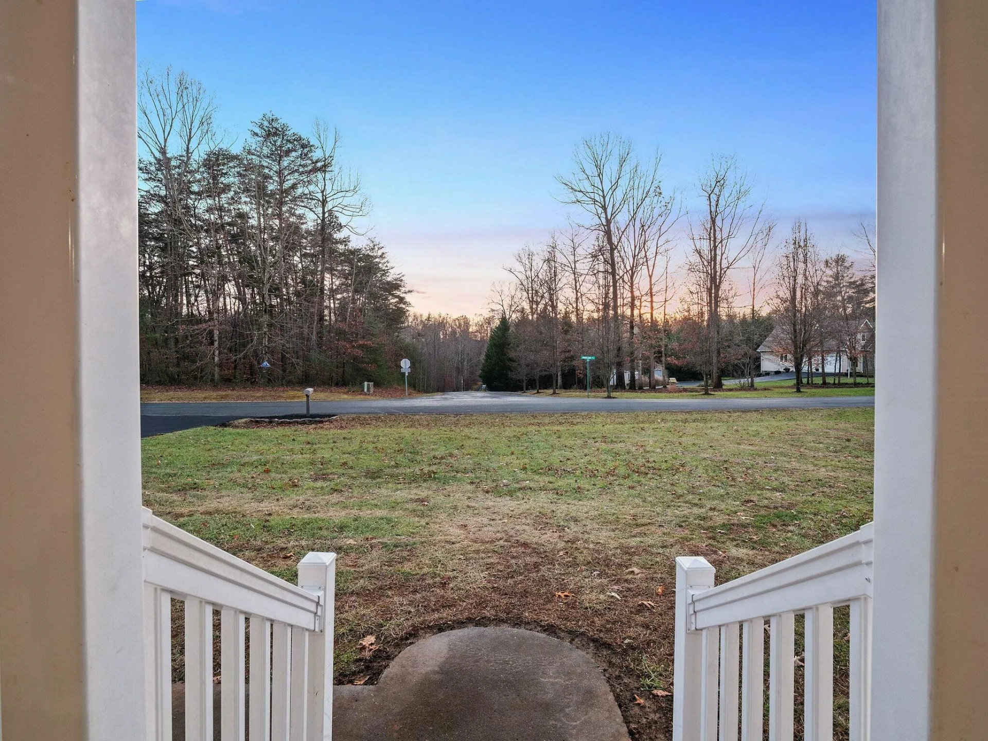 447 WOODS EDGE DR - Photo 8