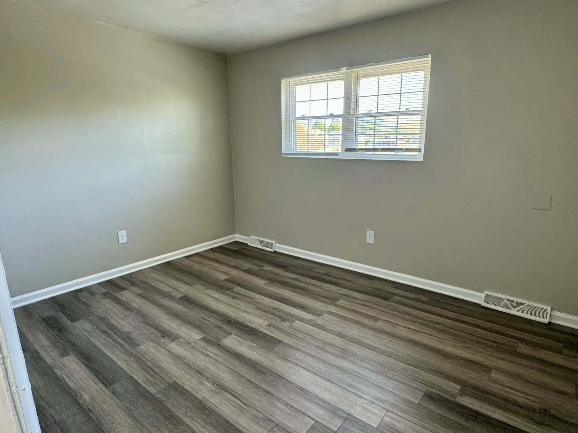 1602 Eastern AVE #& 1604 - Photo 6