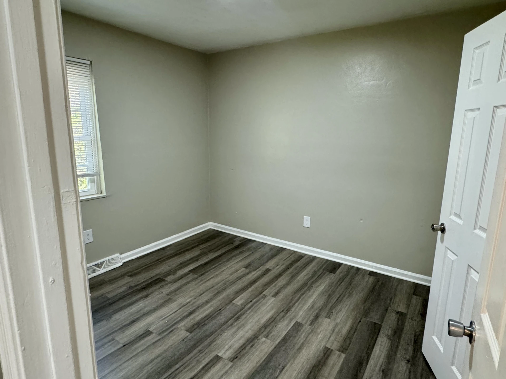 1602 Eastern AVE #& 1604 - Photo 8