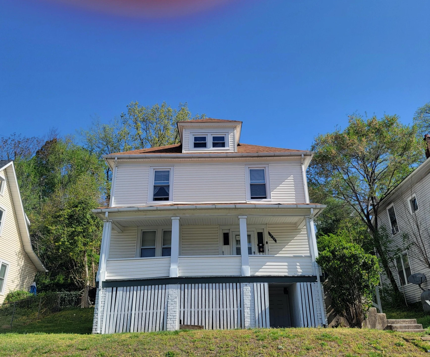 1205 Kerns AVE