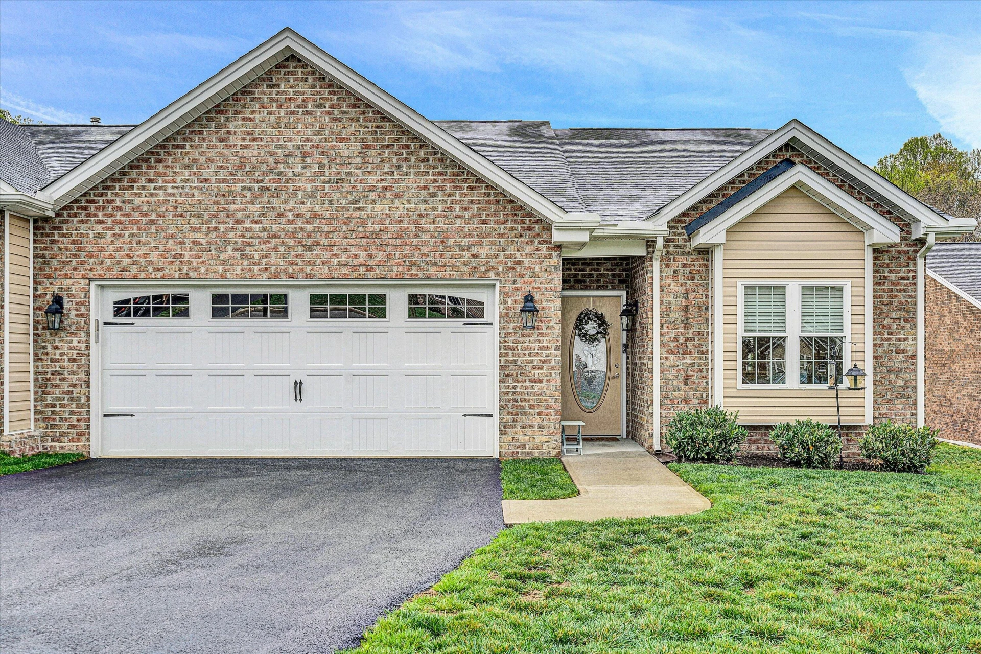 31 Brookfield CT - Photo 2