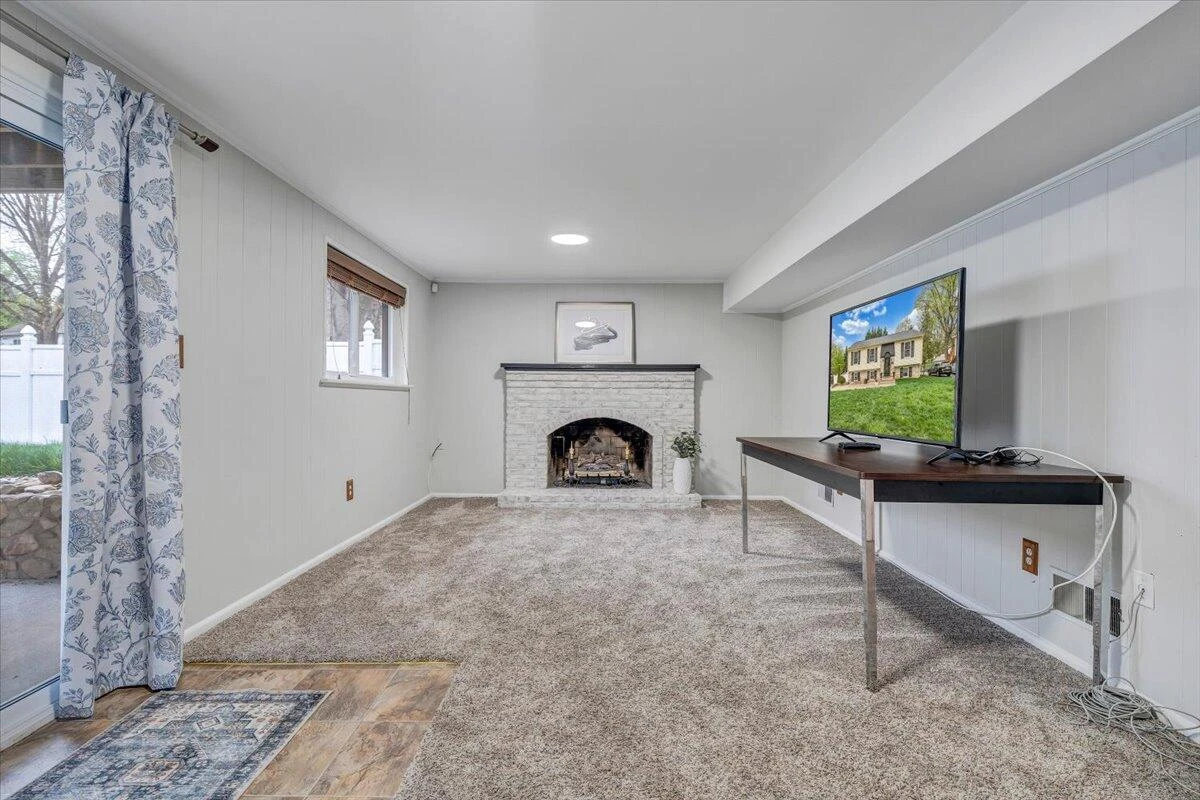 3862 Hyde Park DR - Photo 31