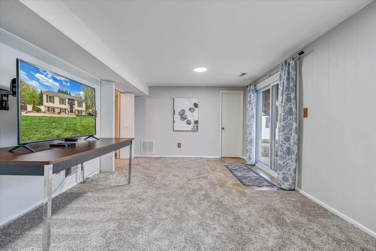 3862 Hyde Park DR - Photo 34