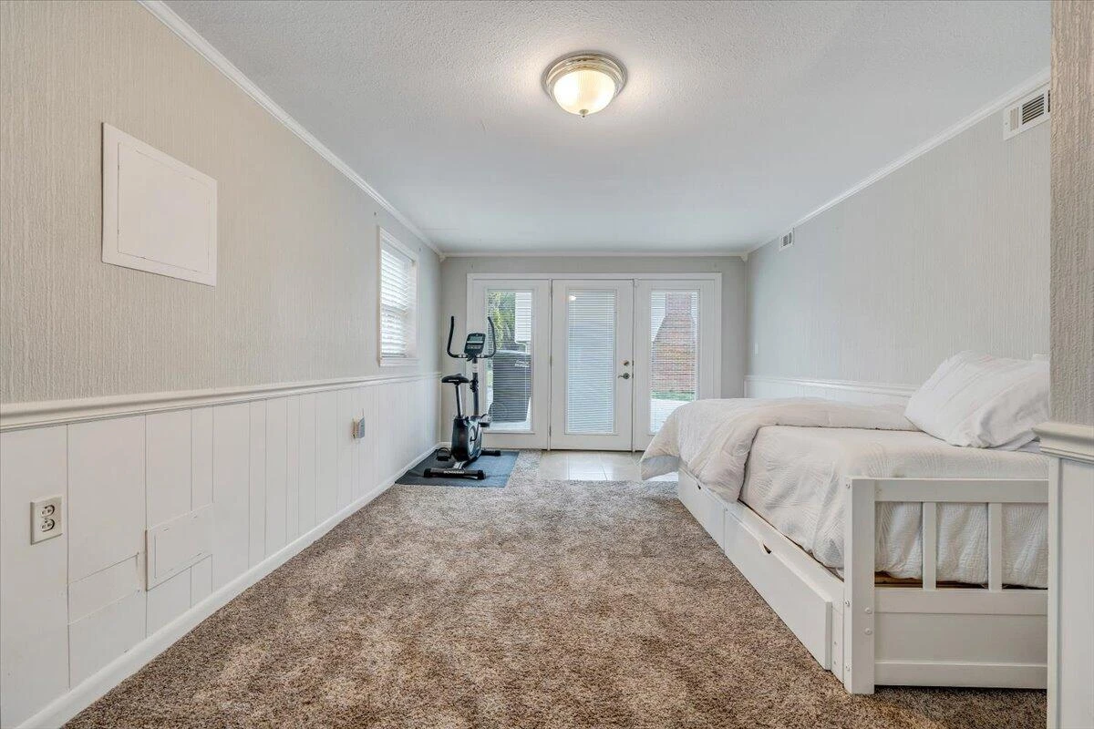 3862 Hyde Park DR - Photo 37