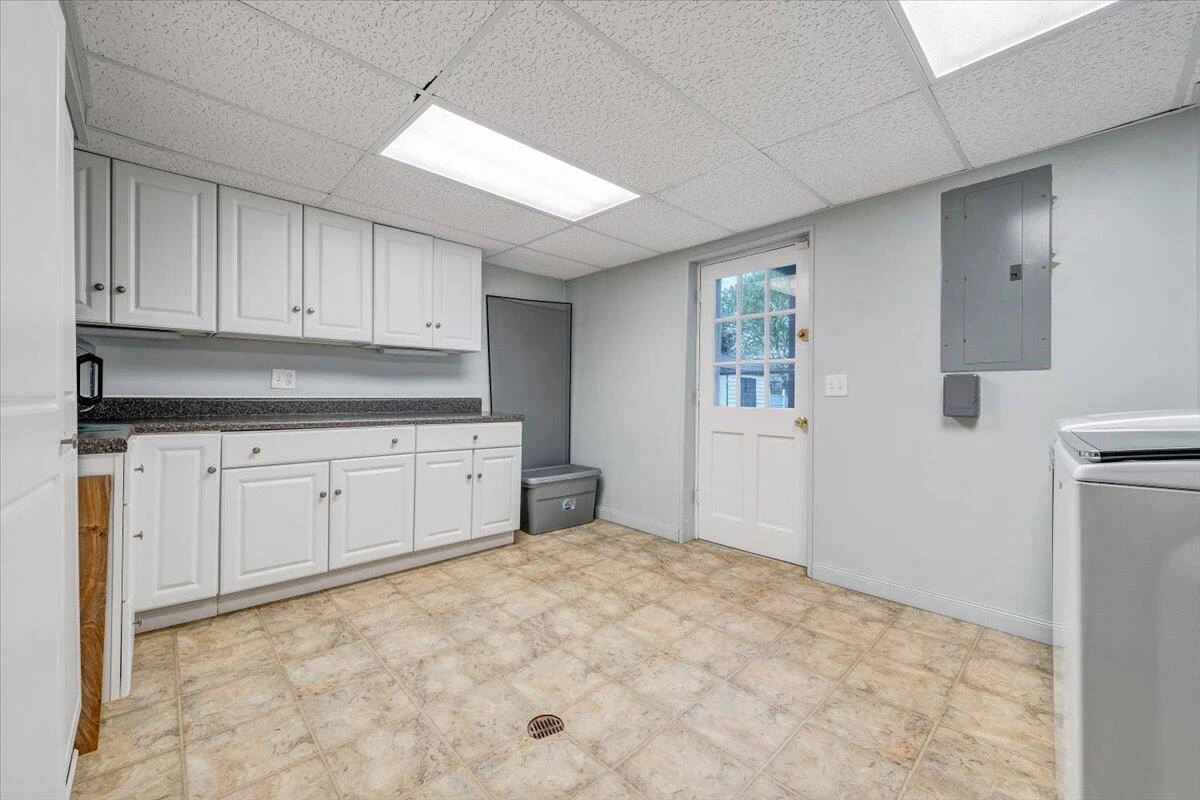3862 Hyde Park DR - Photo 39