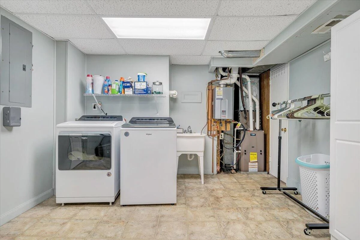 3862 Hyde Park DR - Photo 40