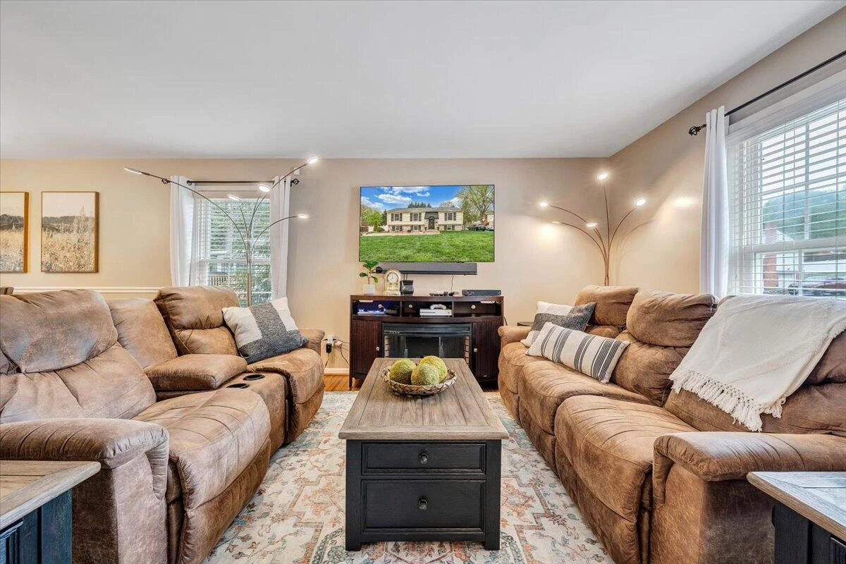 3862 Hyde Park DR - Photo 10