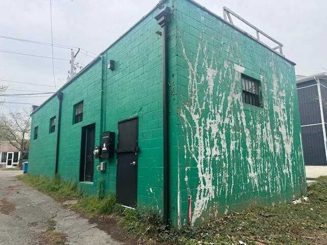 1110 Main ST - Photo 3