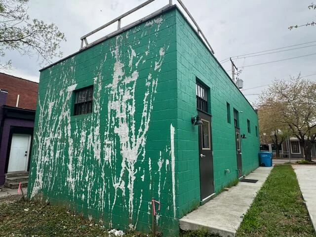 1110 Main ST - Photo 4