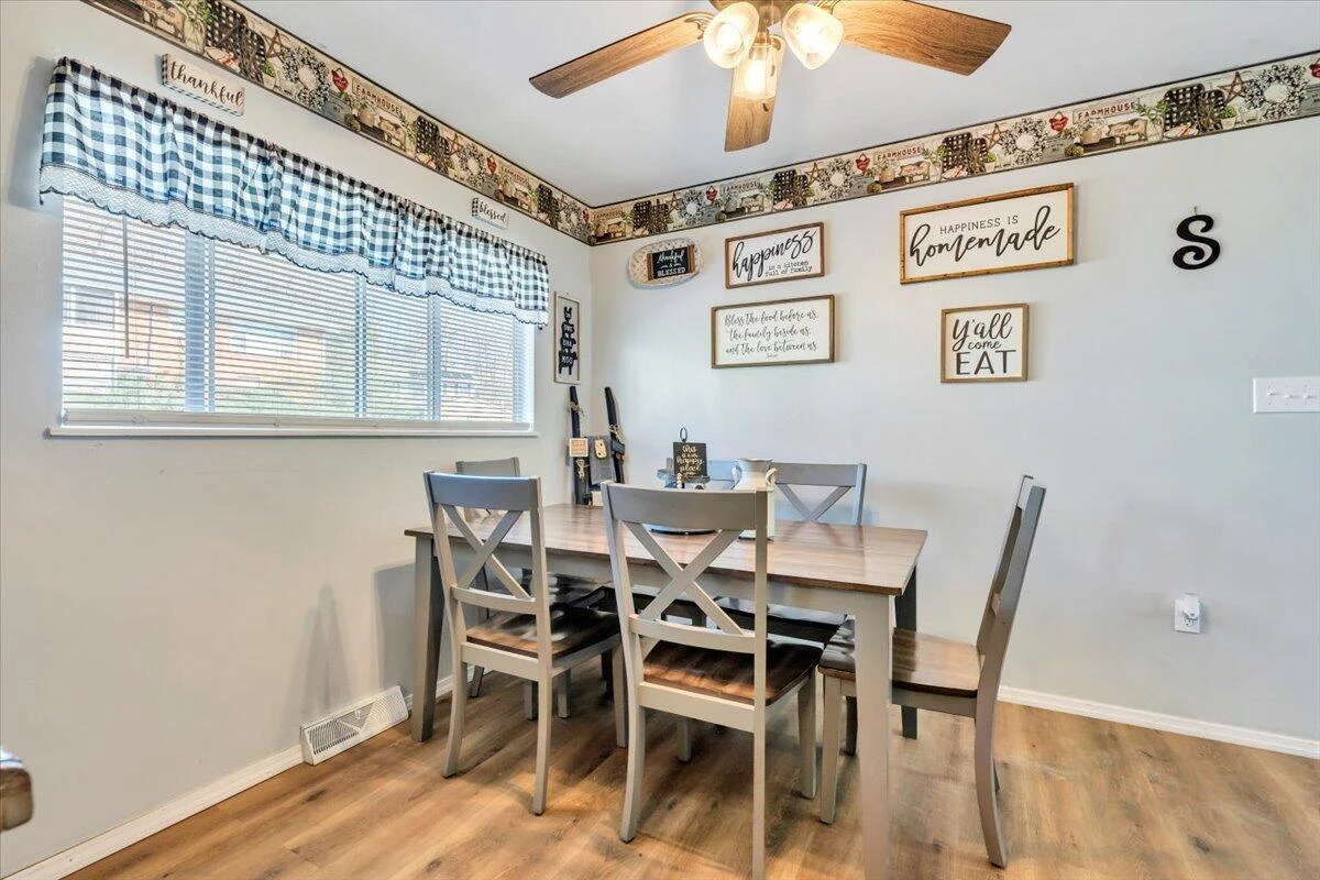 1332 Crawford AVE - Photo 11