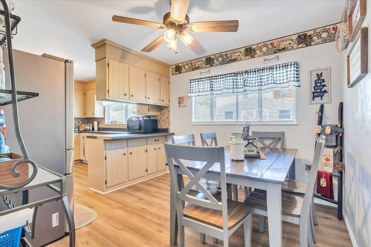 1332 Crawford AVE - Photo 12