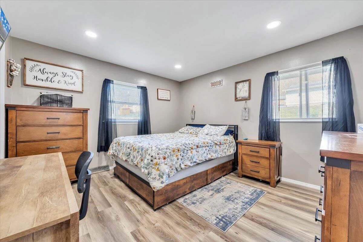 1332 Crawford AVE - Photo 14