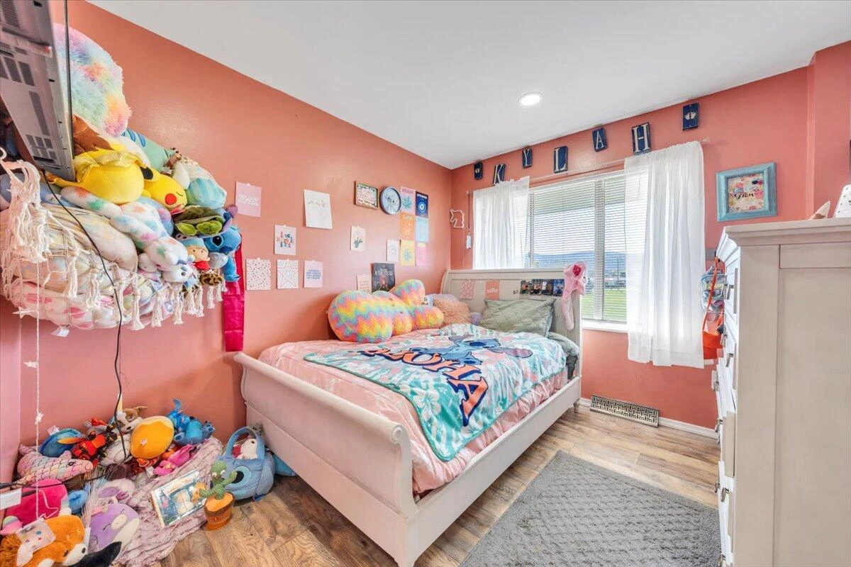 1332 Crawford AVE - Photo 16