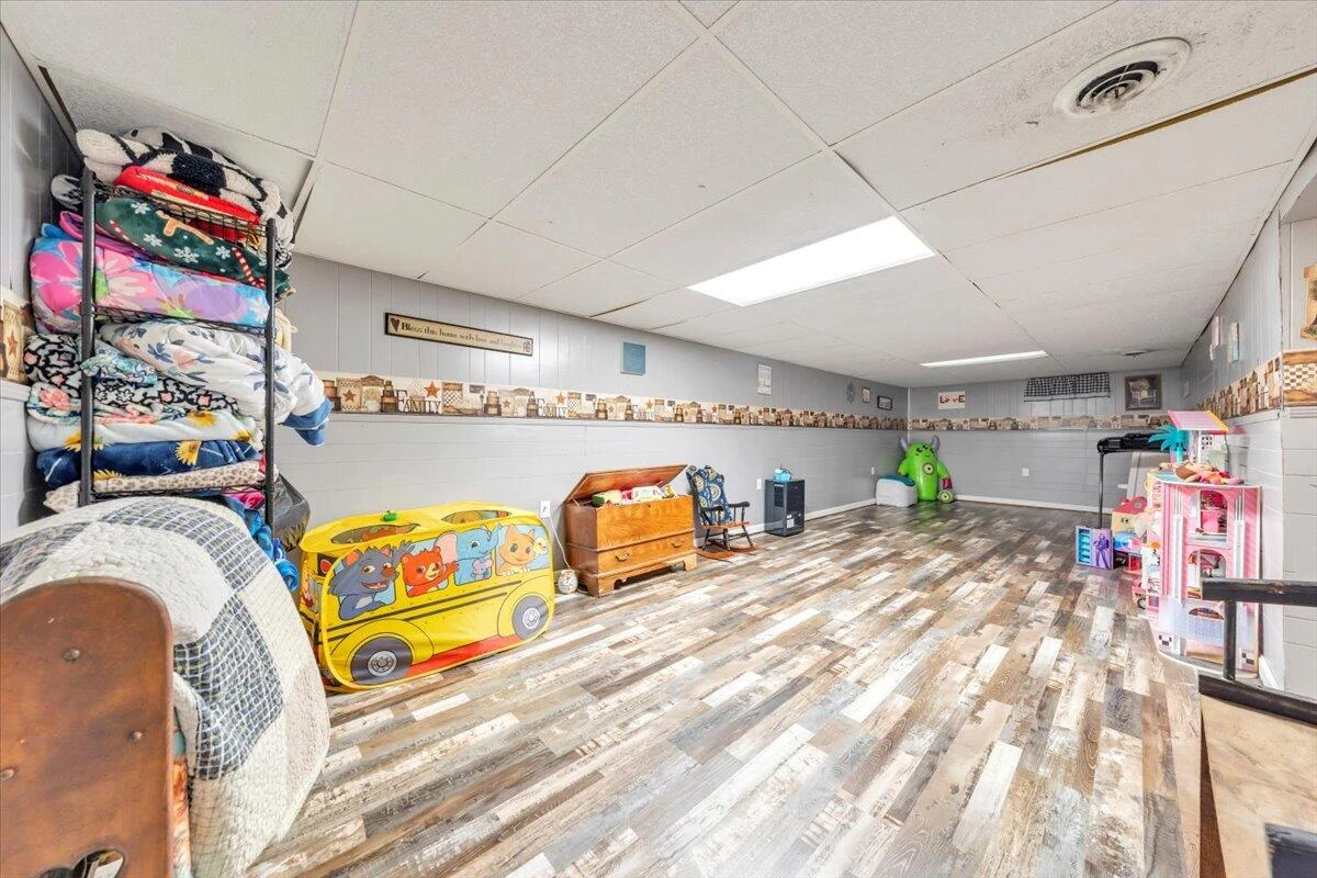 1332 Crawford AVE - Photo 18