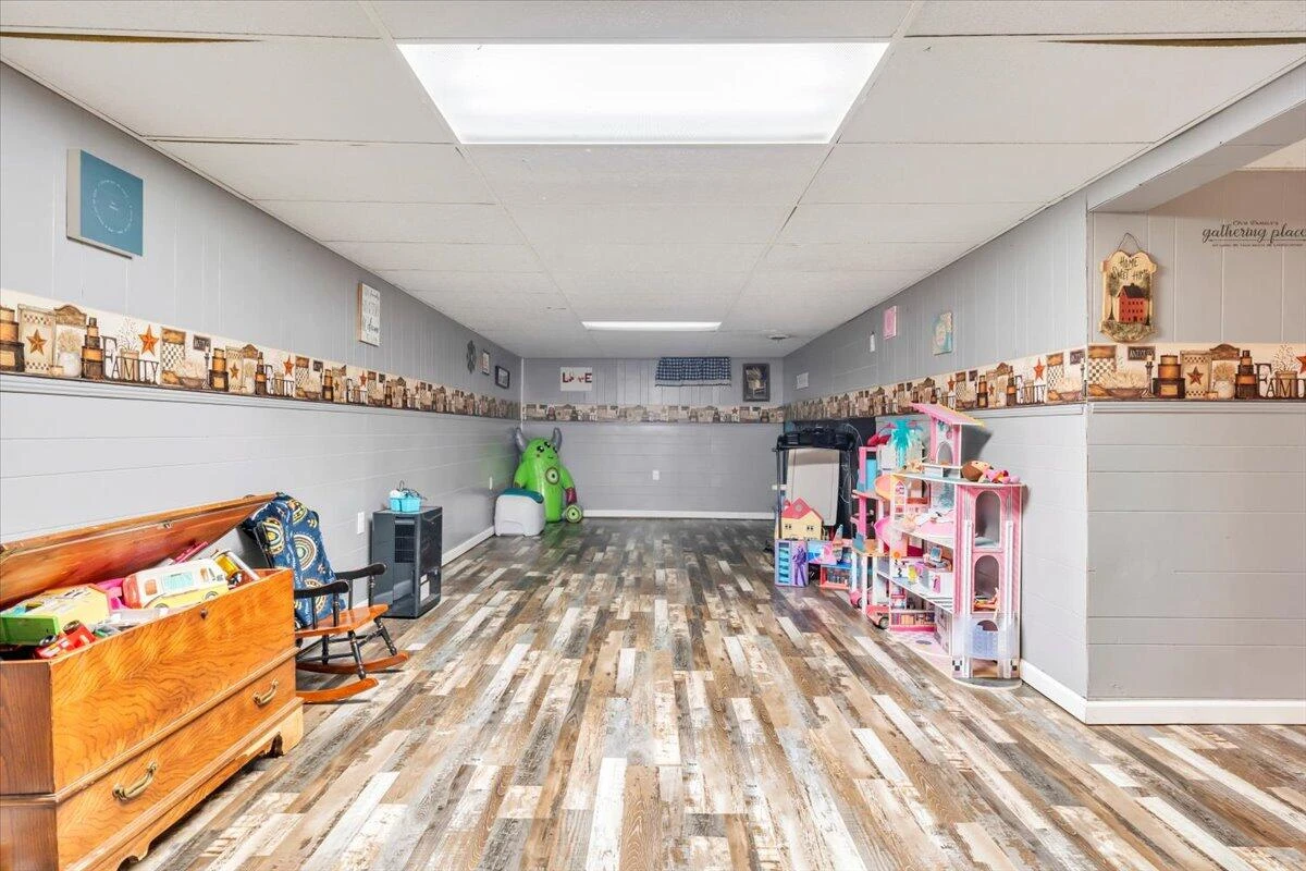 1332 Crawford AVE - Photo 19