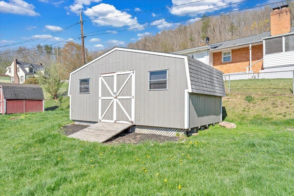 1332 Crawford AVE - Photo 29