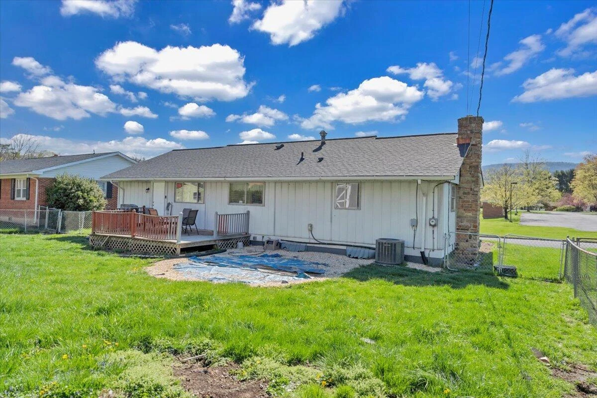1332 Crawford AVE - Photo 32