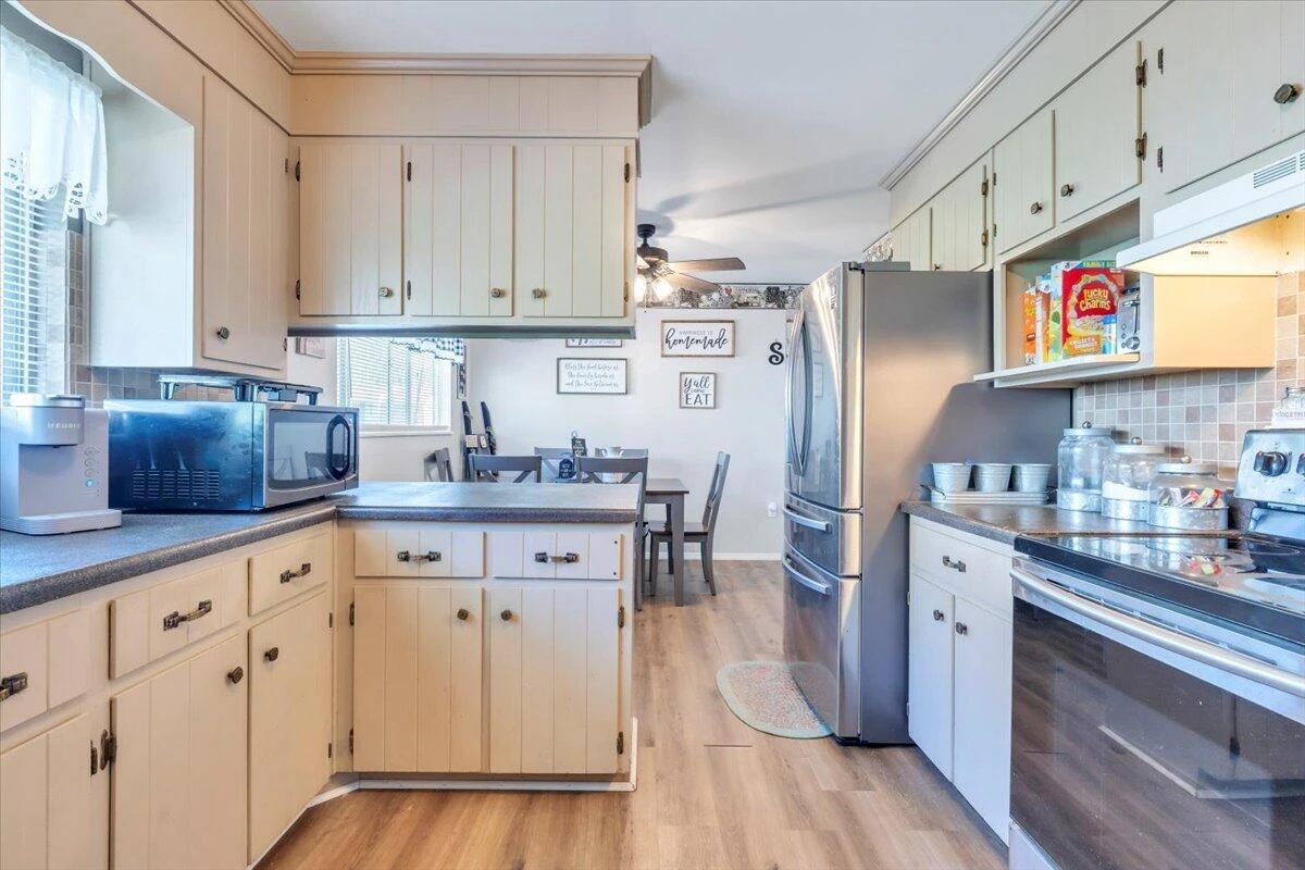1332 Crawford AVE - Photo 8
