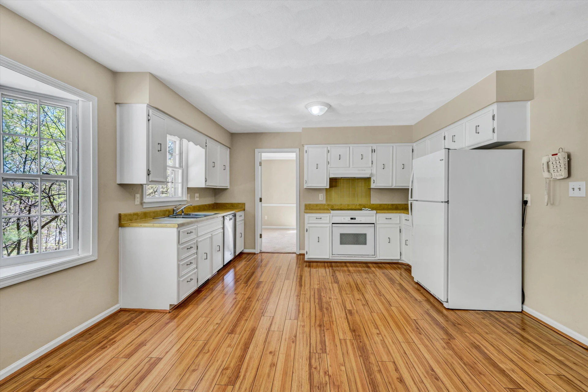 3218 Woodview RD - Photo 15