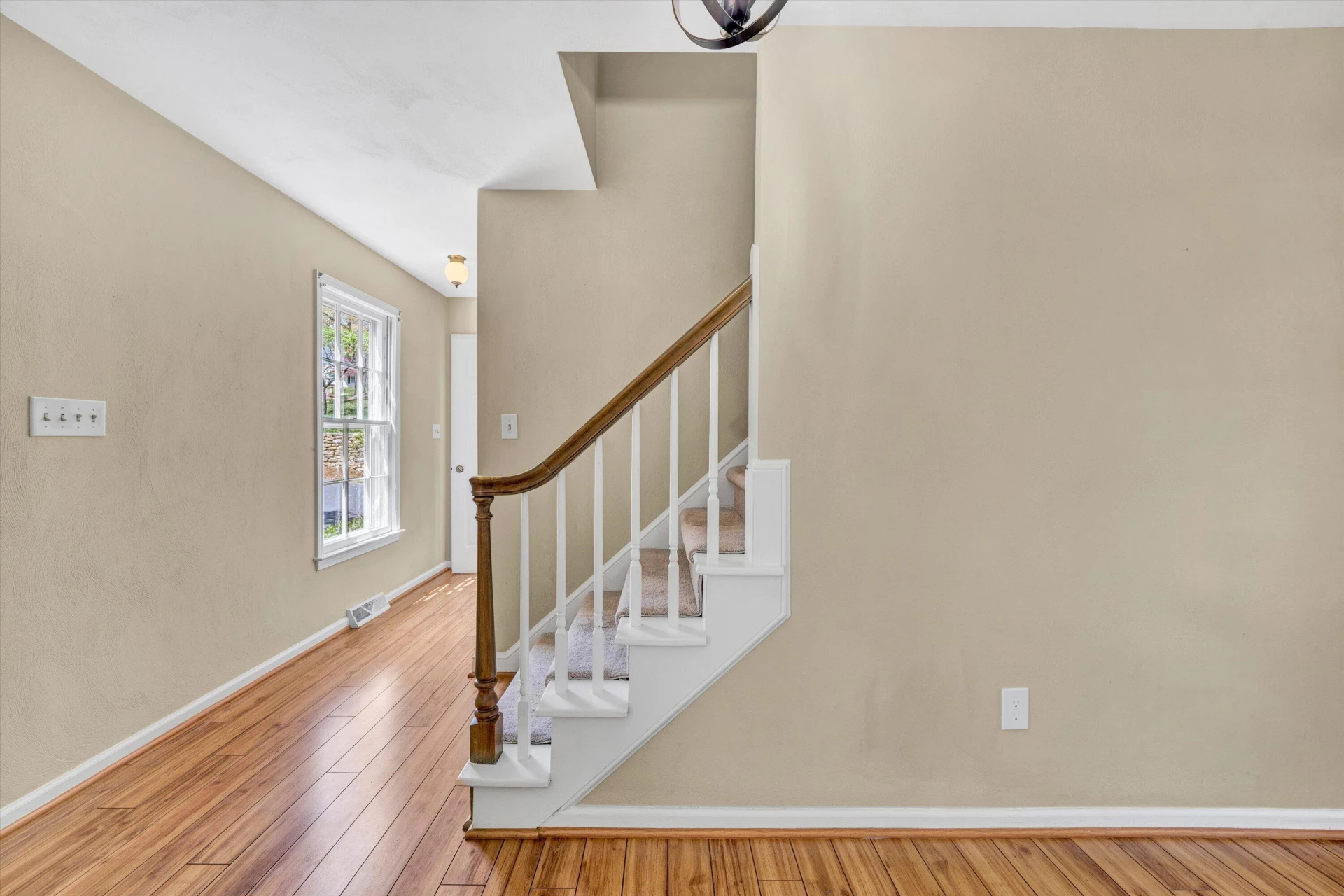 3218 Woodview RD - Photo 5