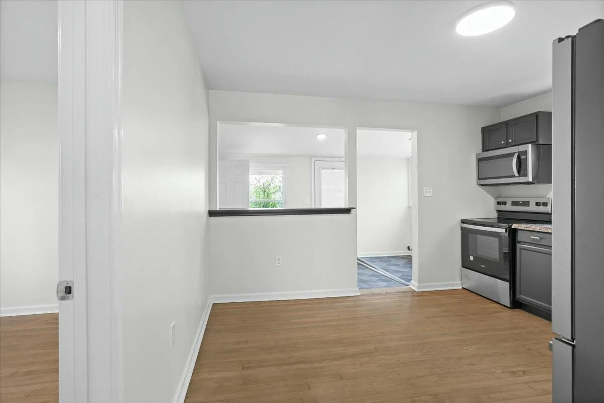 4414 Surrey AVE - Photo 10