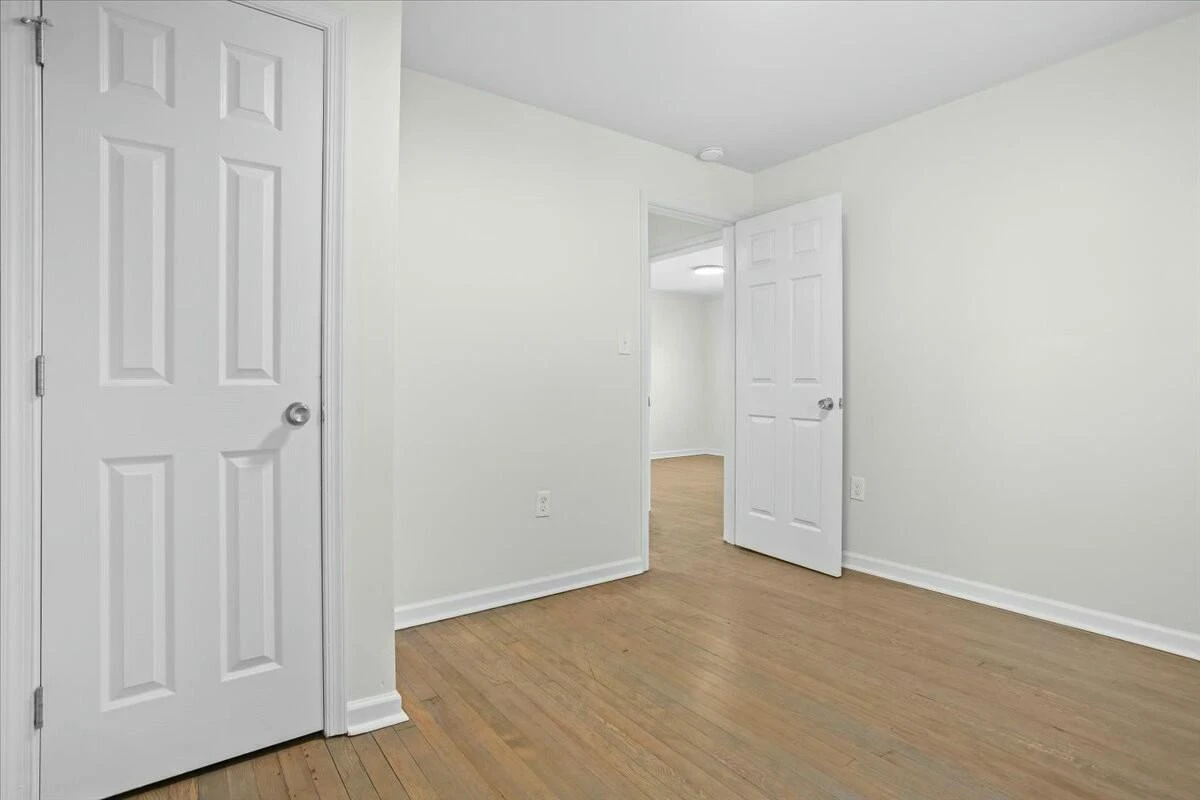 4414 Surrey AVE - Photo 12