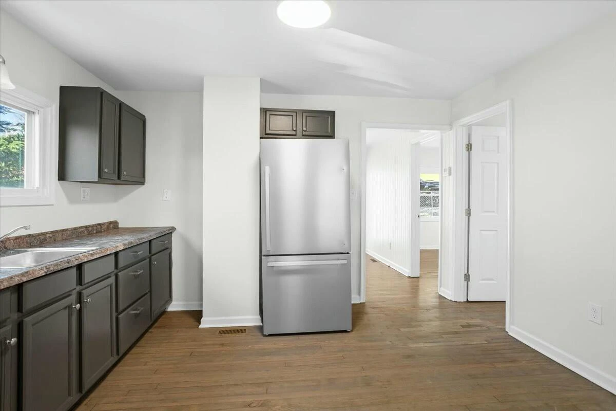 4414 Surrey AVE - Photo 14