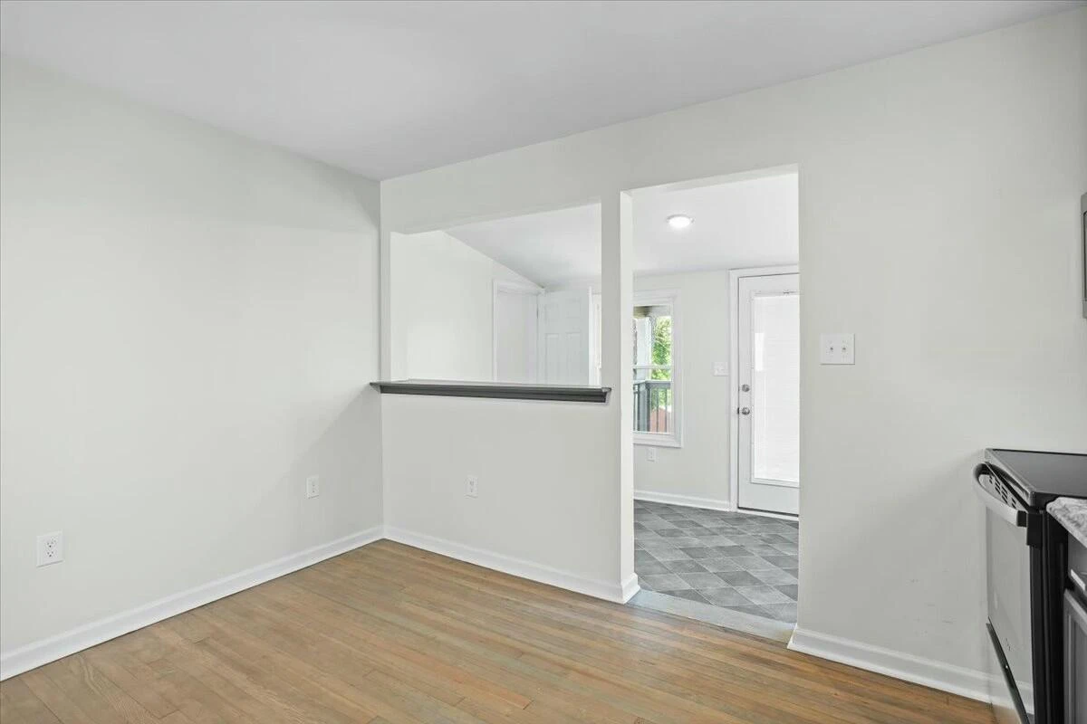 4414 Surrey AVE - Photo 15