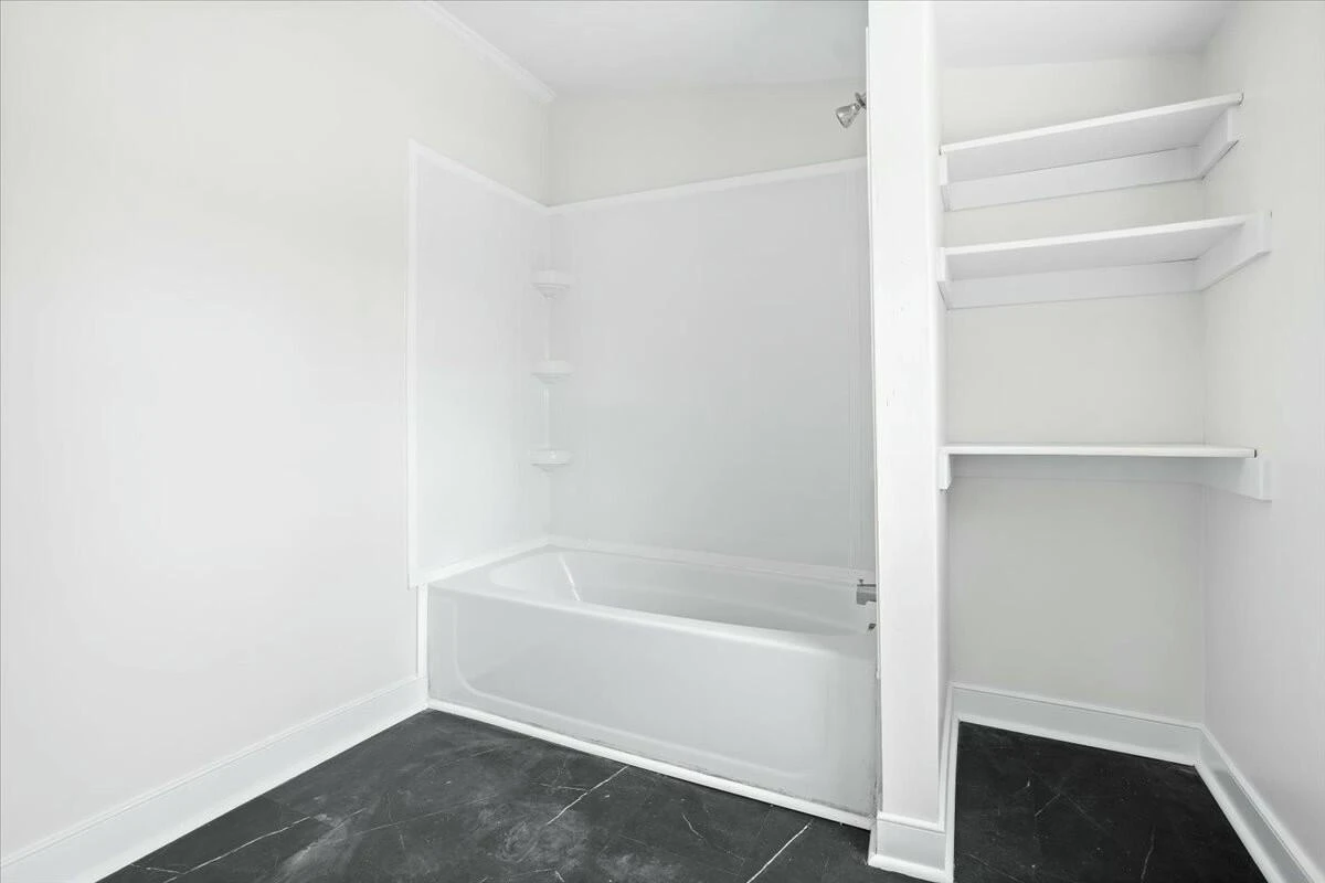 4414 Surrey AVE - Photo 18