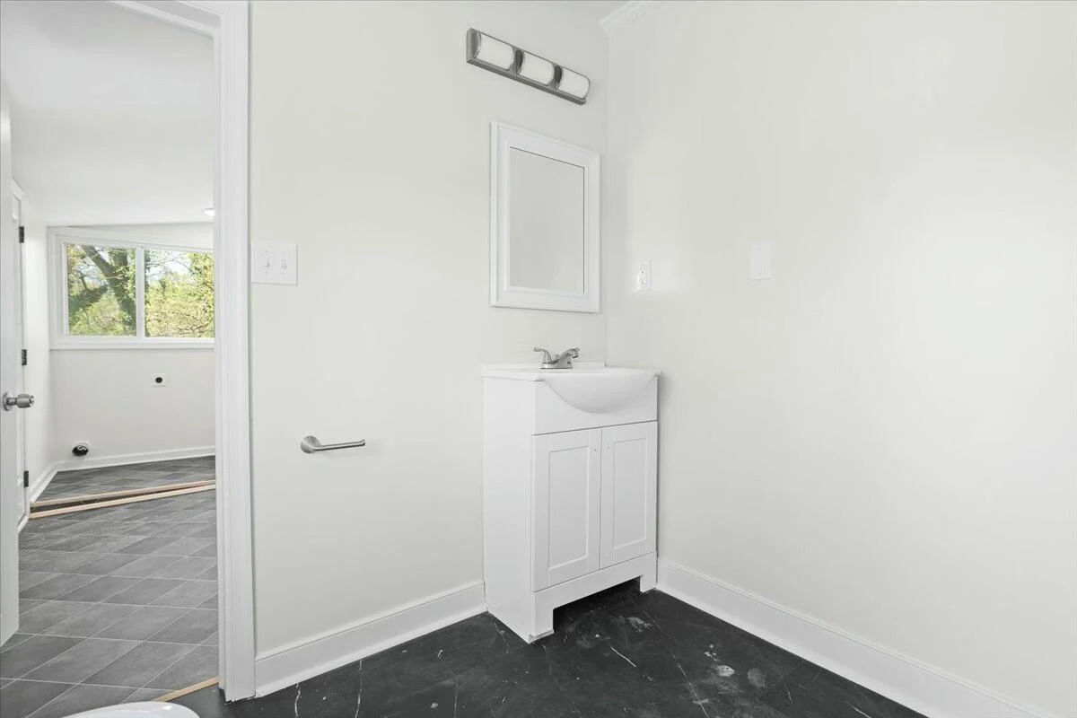 4414 Surrey AVE - Photo 19