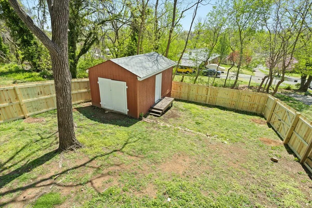 4414 Surrey AVE - Photo 22