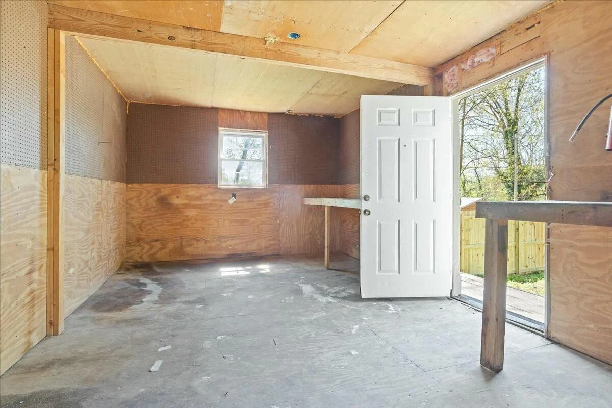 4414 Surrey AVE - Photo 24