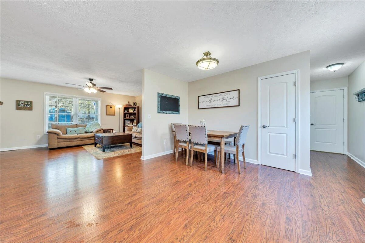 371 Leanor ST - Photo 10