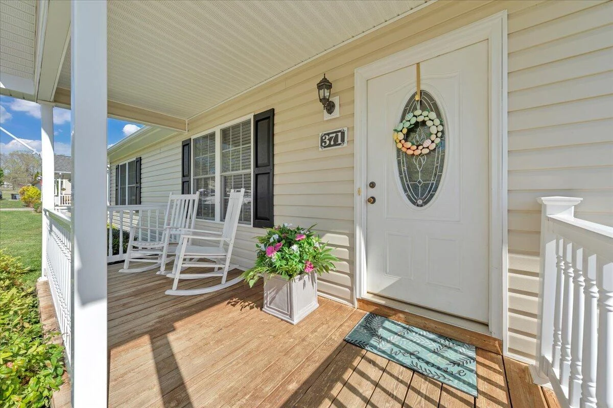 371 Leanor ST - Photo 2