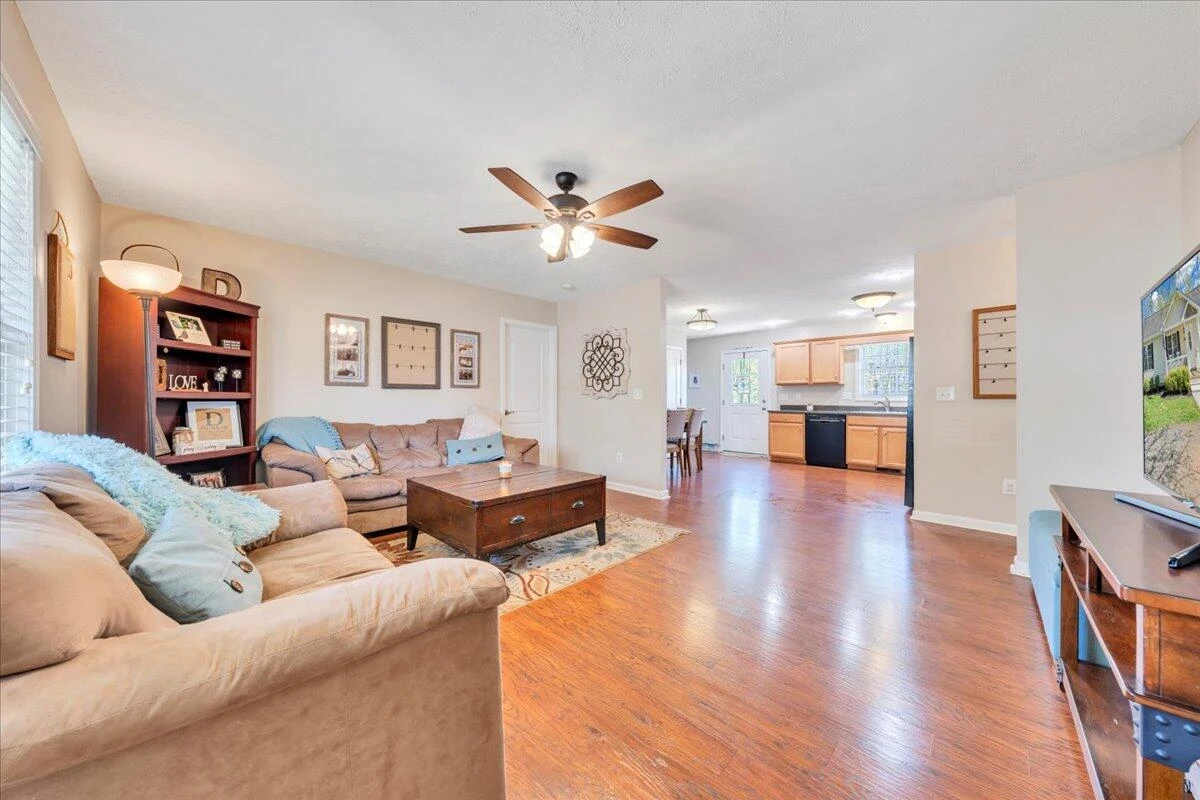 371 Leanor ST - Photo 3