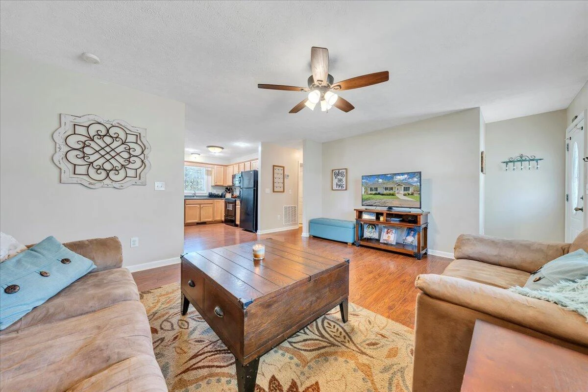 371 Leanor ST - Photo 7