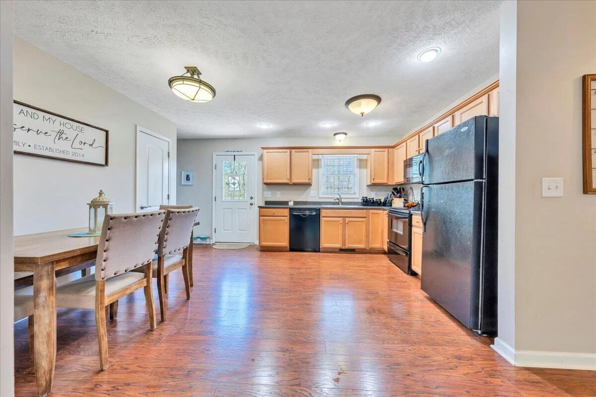 371 Leanor ST - Photo 8
