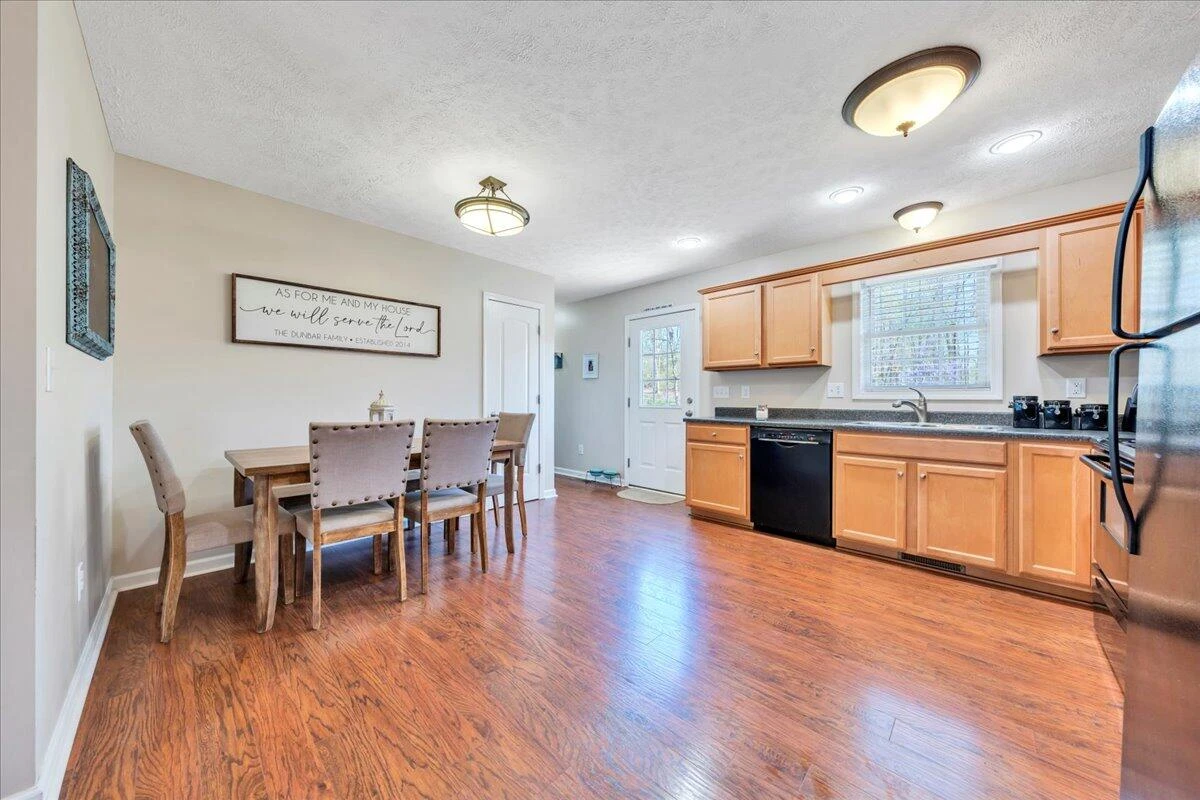 371 Leanor ST - Photo 9