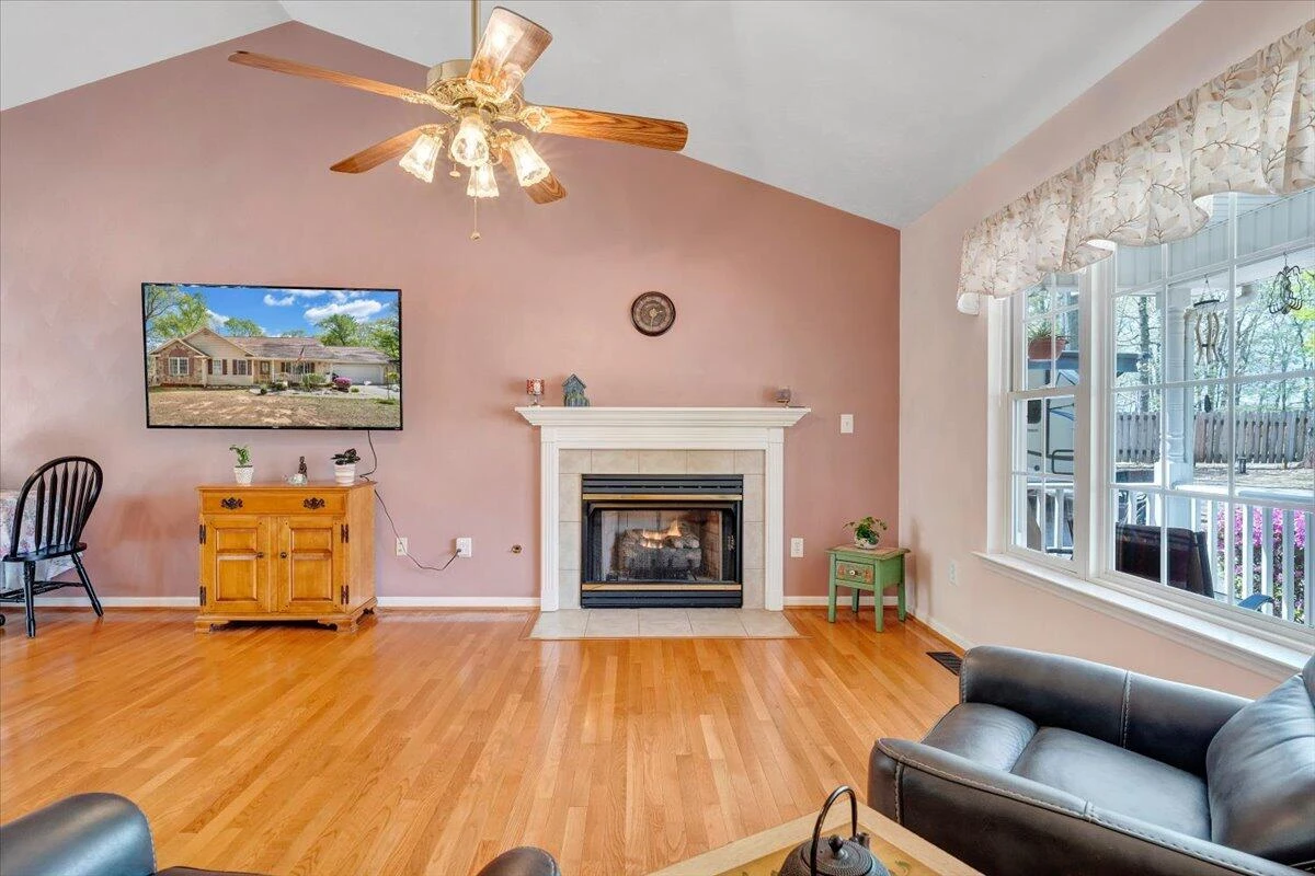 4714 Stewartsville RD - Photo 4