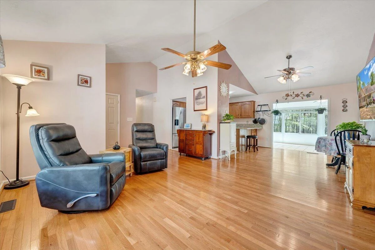 4714 Stewartsville RD - Photo 5