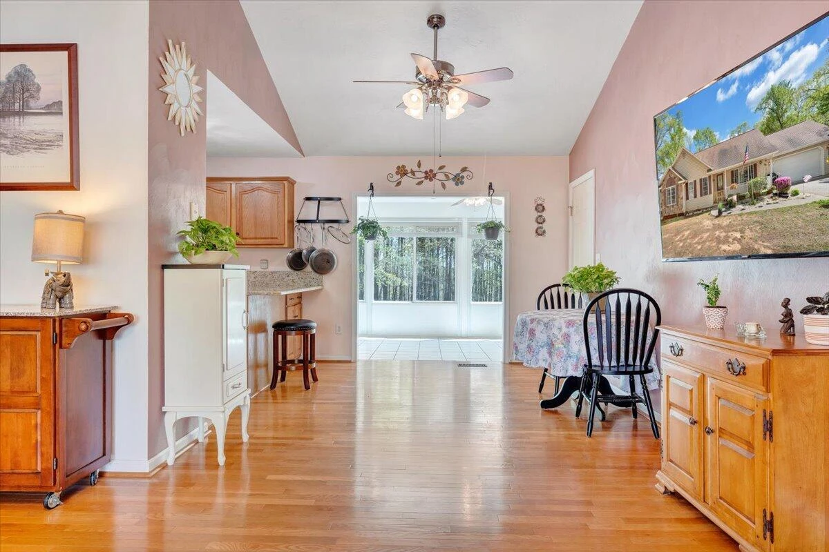 4714 Stewartsville RD - Photo 6