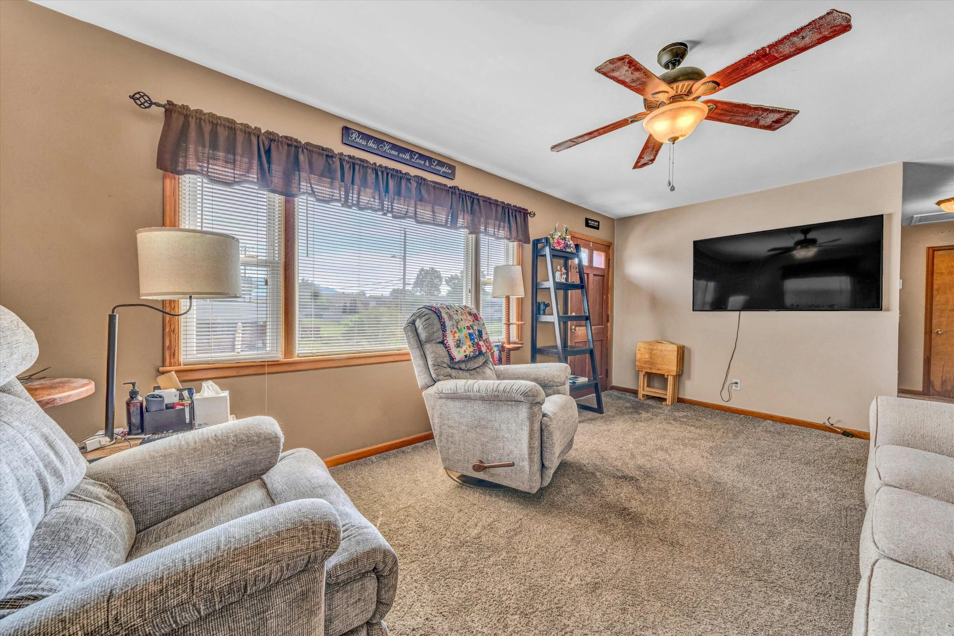 5702 Sierra DR - Photo 4