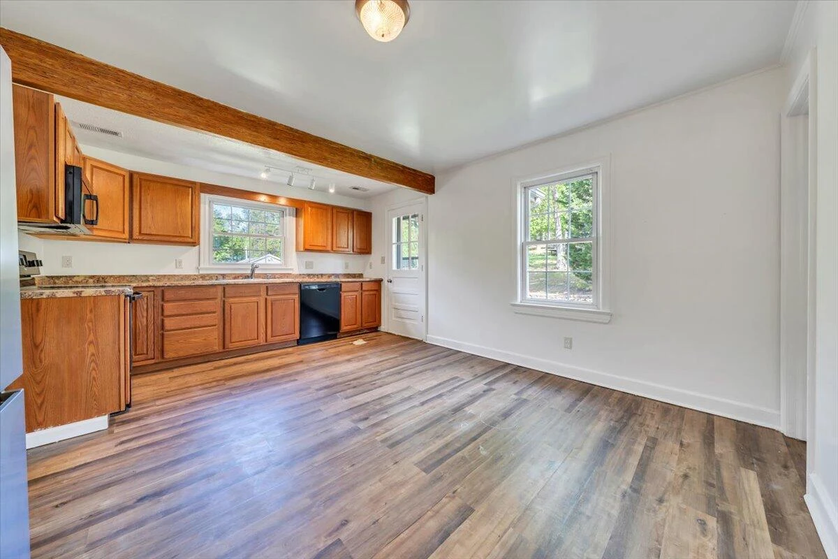 1054 Martin McNeil RD - Photo 10