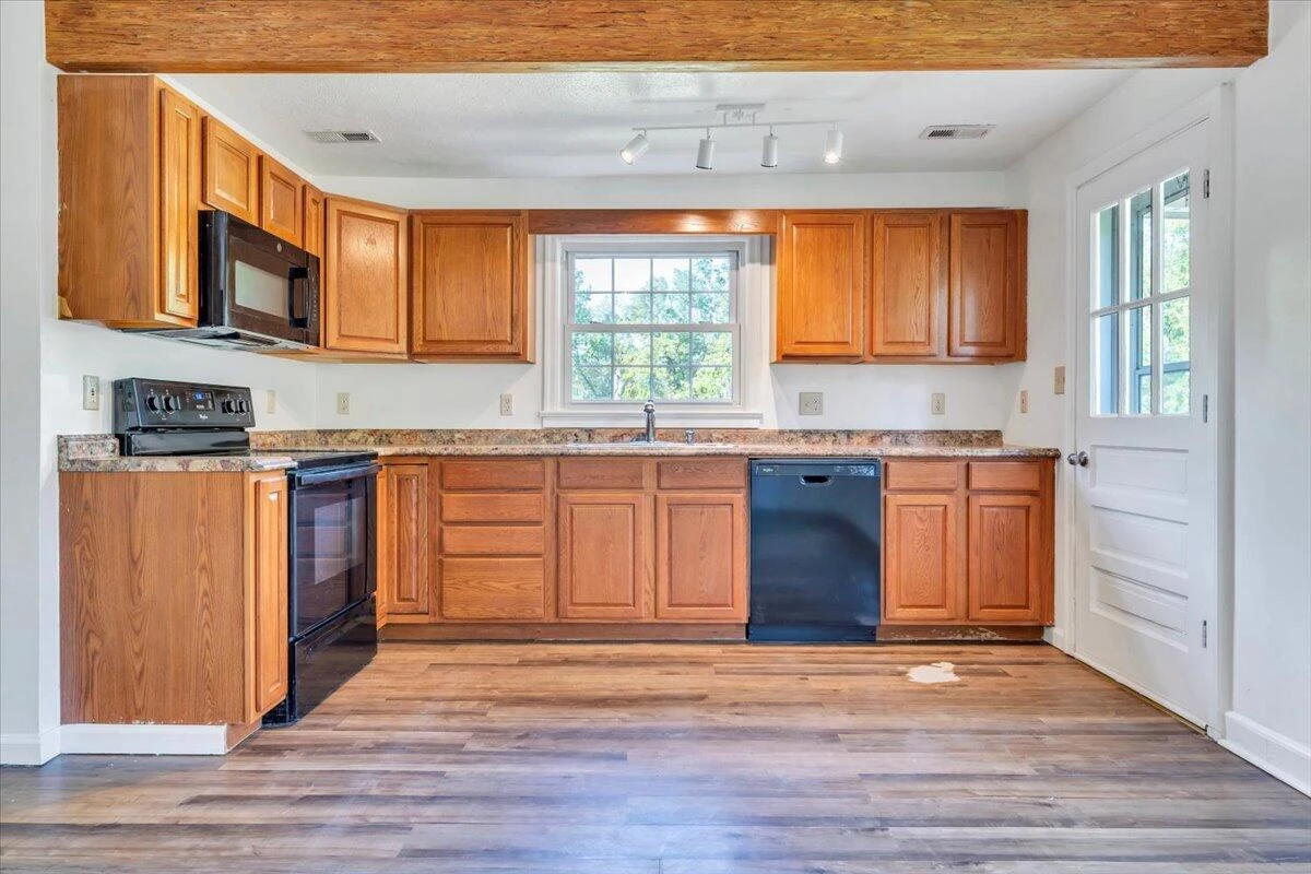 1054 Martin McNeil RD - Photo 11