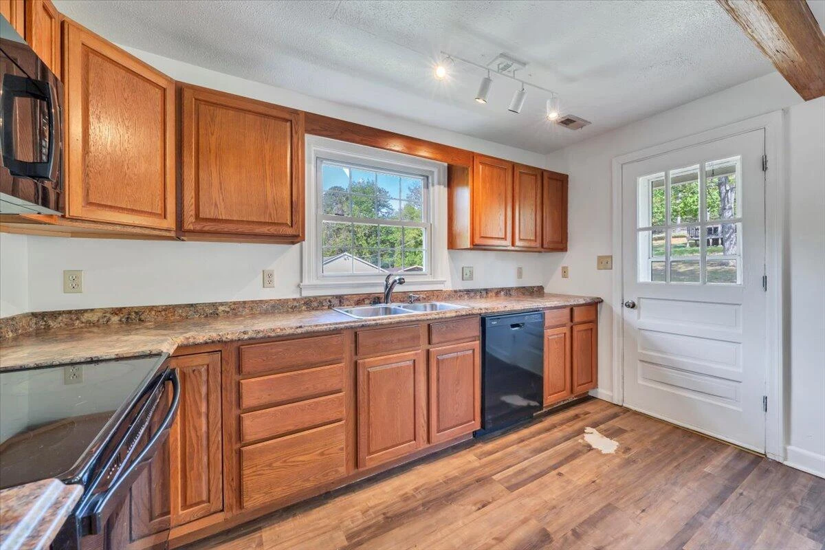1054 Martin McNeil RD - Photo 12