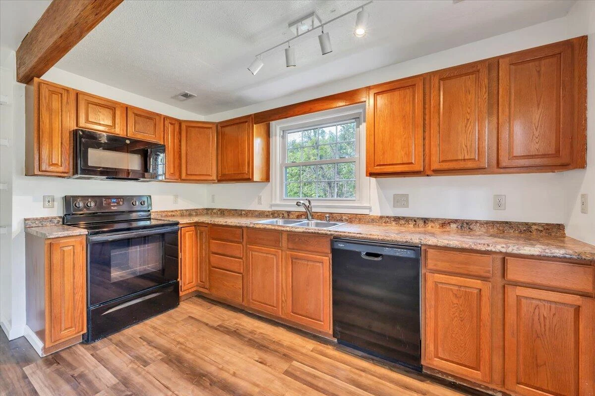 1054 Martin McNeil RD - Photo 13