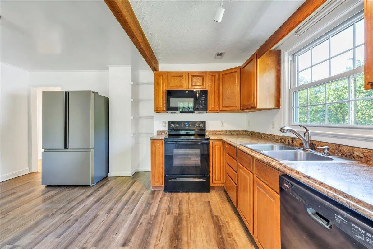 1054 Martin McNeil RD - Photo 14
