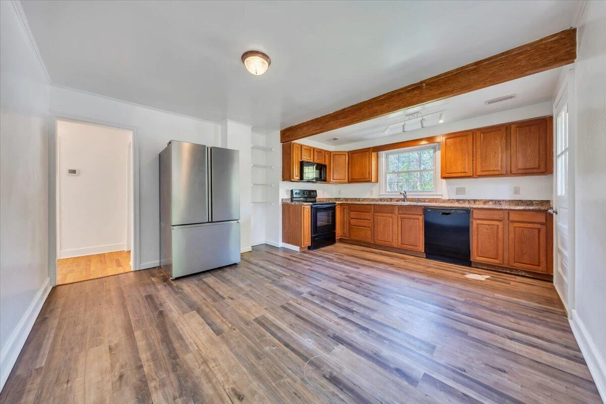 1054 Martin McNeil RD - Photo 15