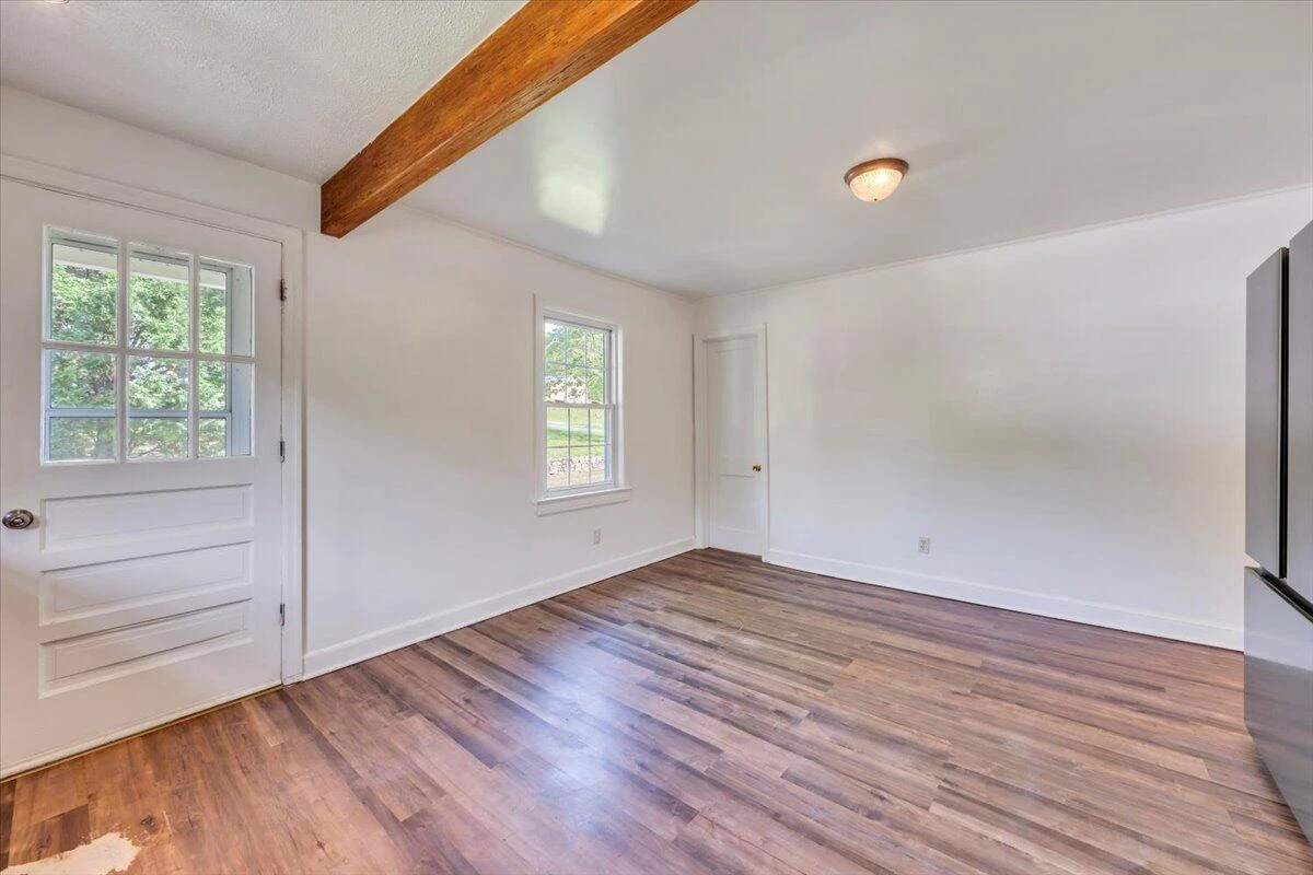 1054 Martin McNeil RD - Photo 16