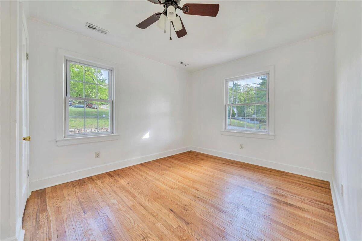 1054 Martin McNeil RD - Photo 17